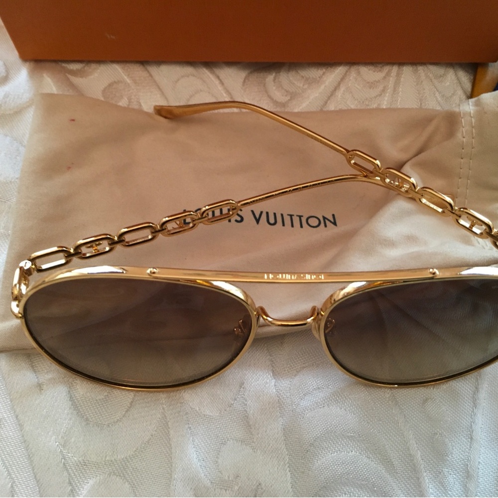 Louis Vuitton Authentic PilotGold Frame Brown Lens Sunglasses with Chain Temples - Picture 6 of 16